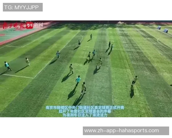 足球飞踢窗户破裂引发邻里争执与欢笑的故事